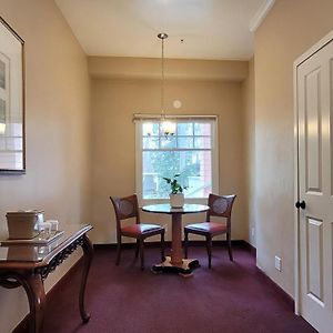 Butterfly Grove Inn